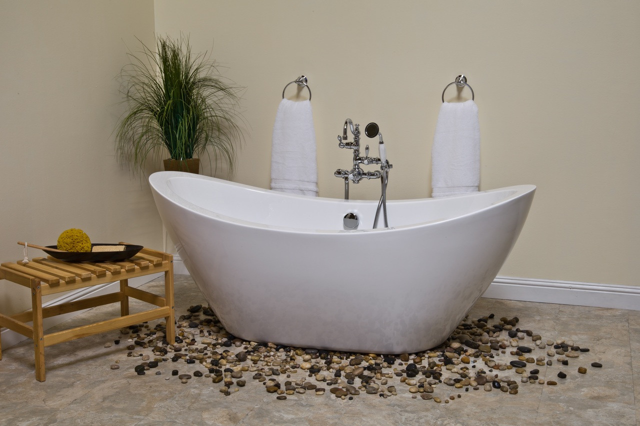 Strom white bathroom tub