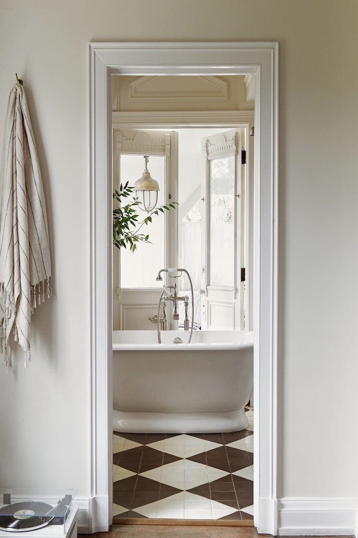 Victoria and Albert white bathtub