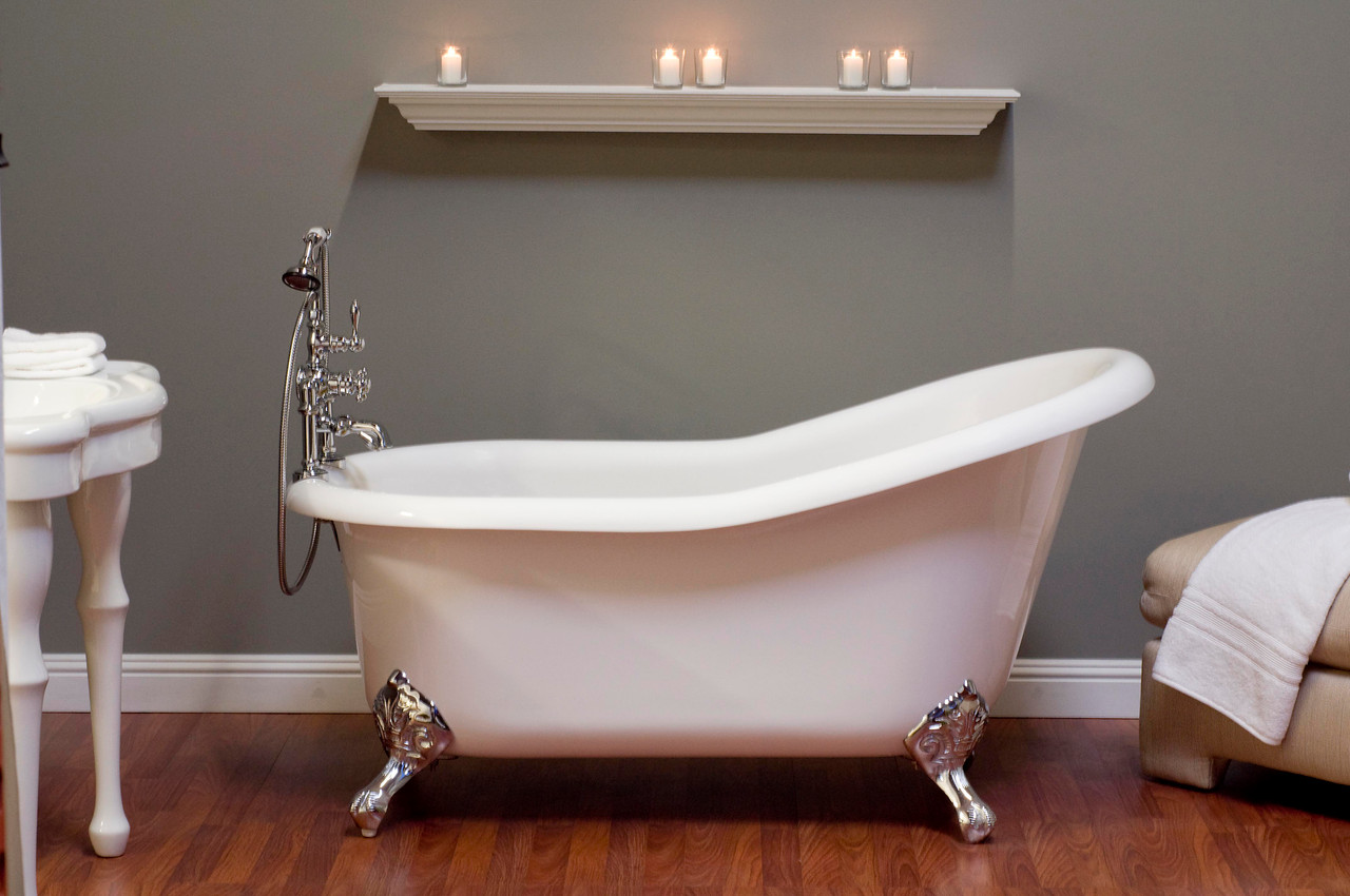 Strom white bathroom tub